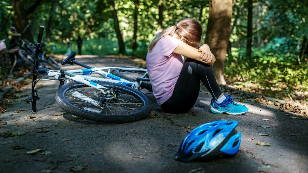 The woman fell from the bike. Trauma. The concept of cycling and